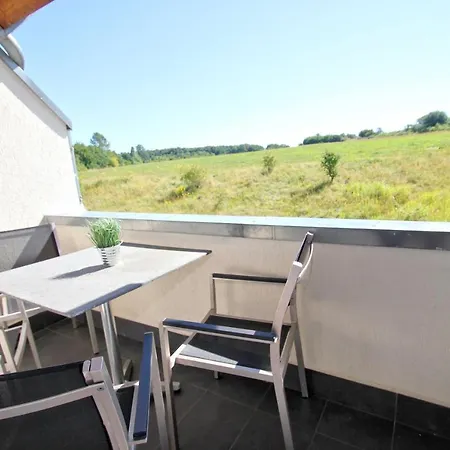 Strandhaus Moenchgut Ferienwohnung 11 Mit Sauna- Und Schwimmbadnutzung Im Ahoi Sellin Lobbe