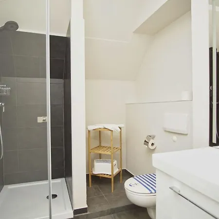 Strandnah Mit Balkon, Gratis Nutzung Vom Ahoi Erlebnisbad Und Sauna In Sellin - Strandhaus Moenchgut Fewo11 *