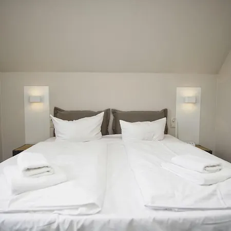 Strandhaus Moenchgut Ferienwohnung 11 Mit Sauna- Und Schwimmbadnutzung Im Ahoi Sellin * Lobbe