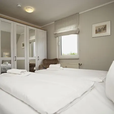 Strandhaus Moenchgut Ferienwohnung 11 Mit Sauna- Und Schwimmbadnutzung Im Ahoi Sellin Lobbe